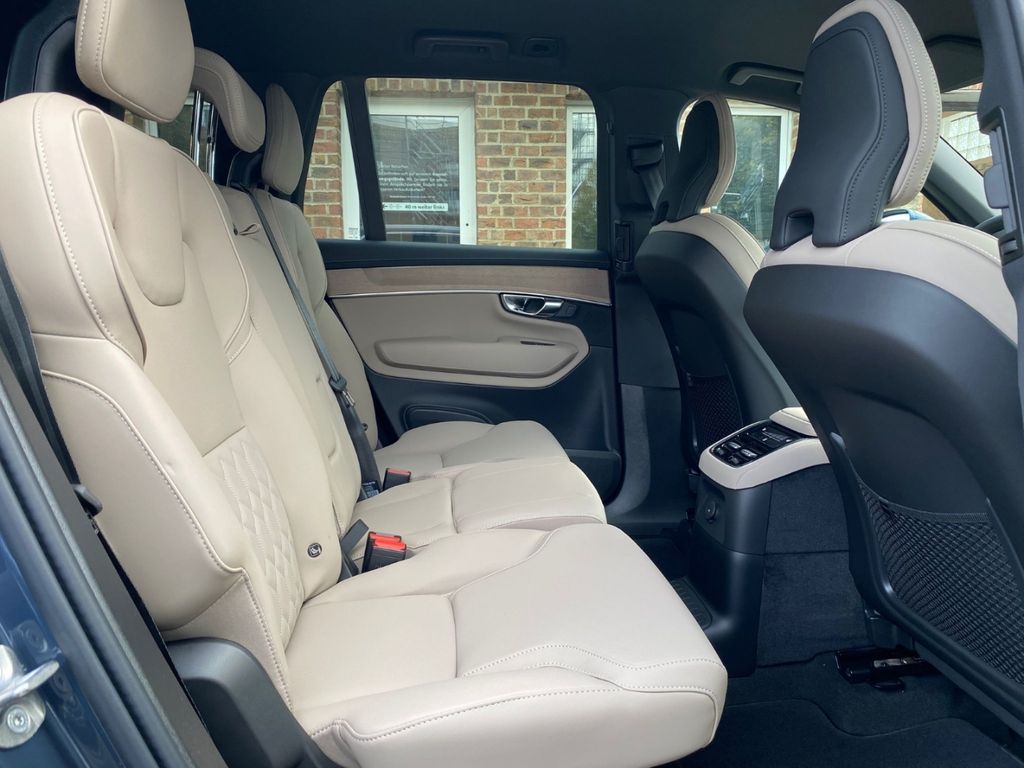 Volvo XC90 2025