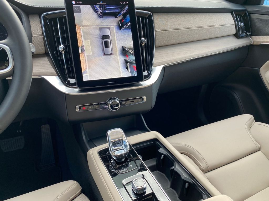 Volvo XC90 2025