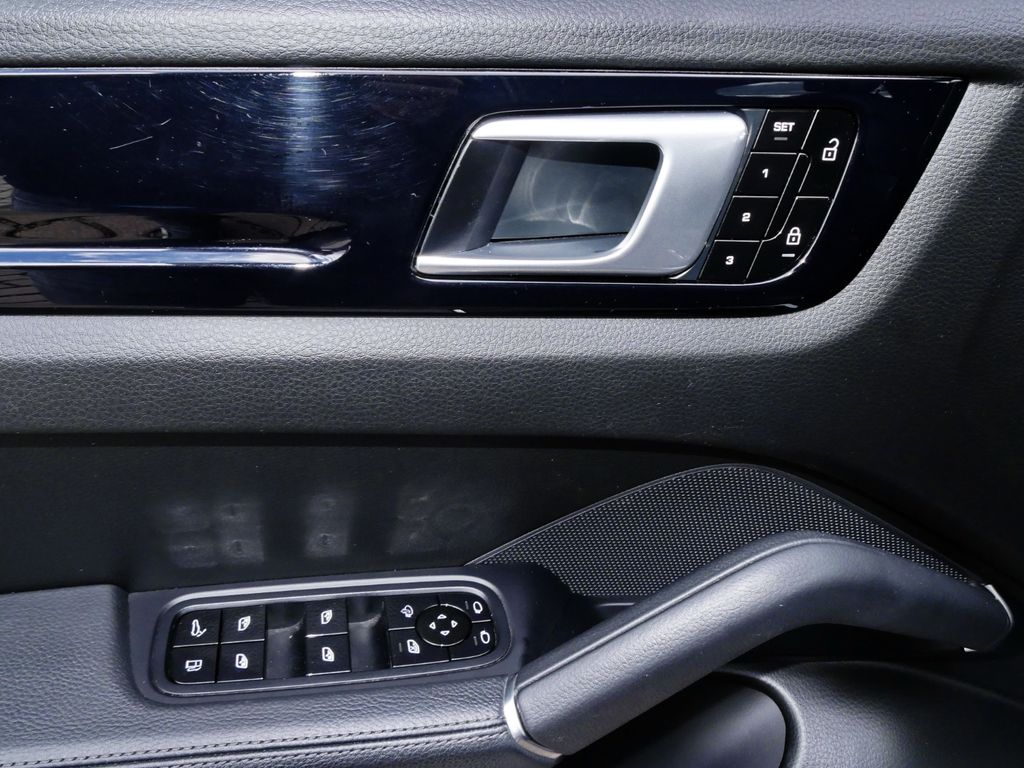 Porsche Cayenne 2021