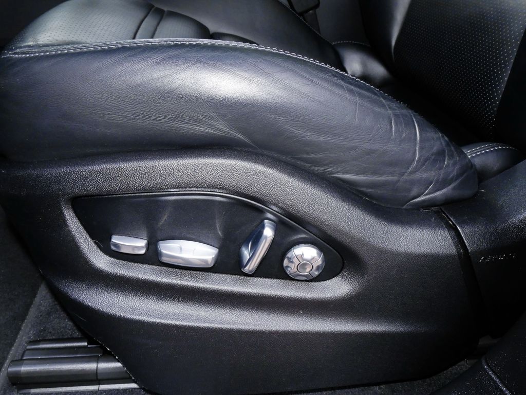 Porsche Cayenne 2021