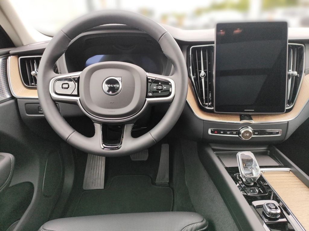 Volvo XC60 2025
