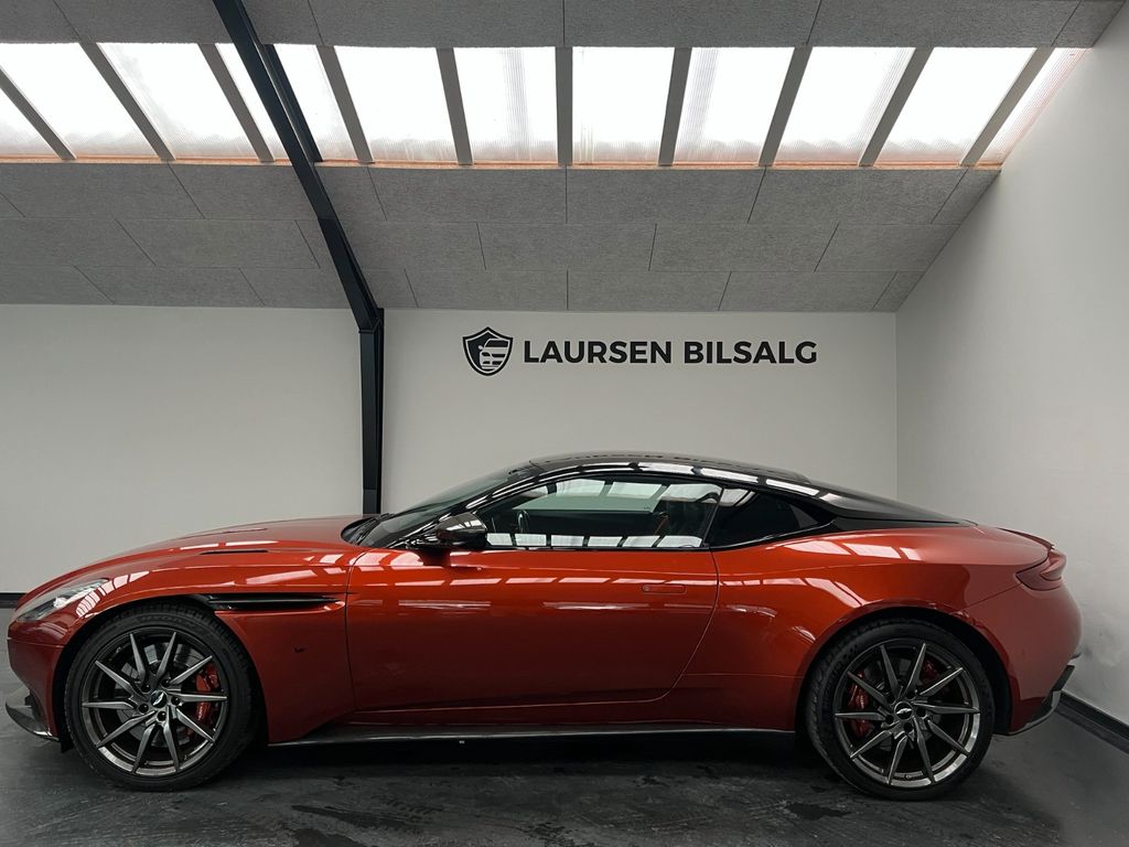 Aston Martin DB11 2017