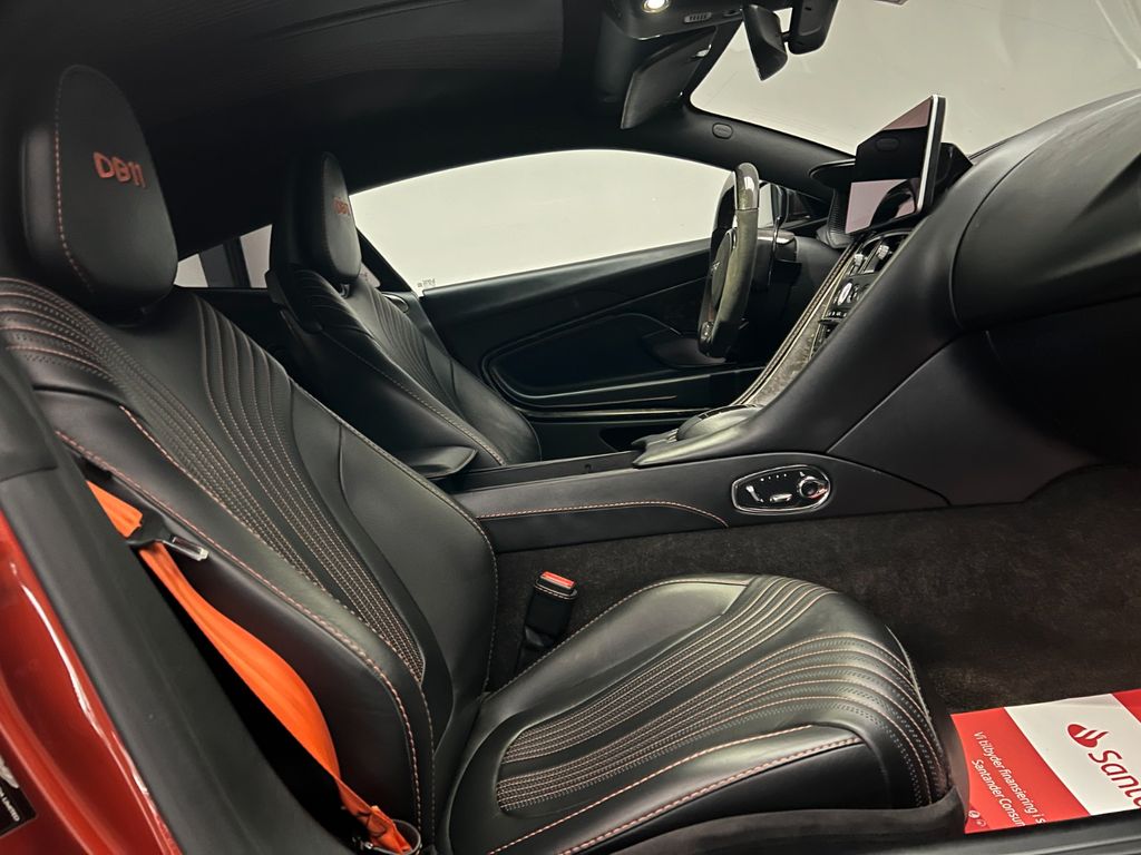 Aston Martin DB11 2017