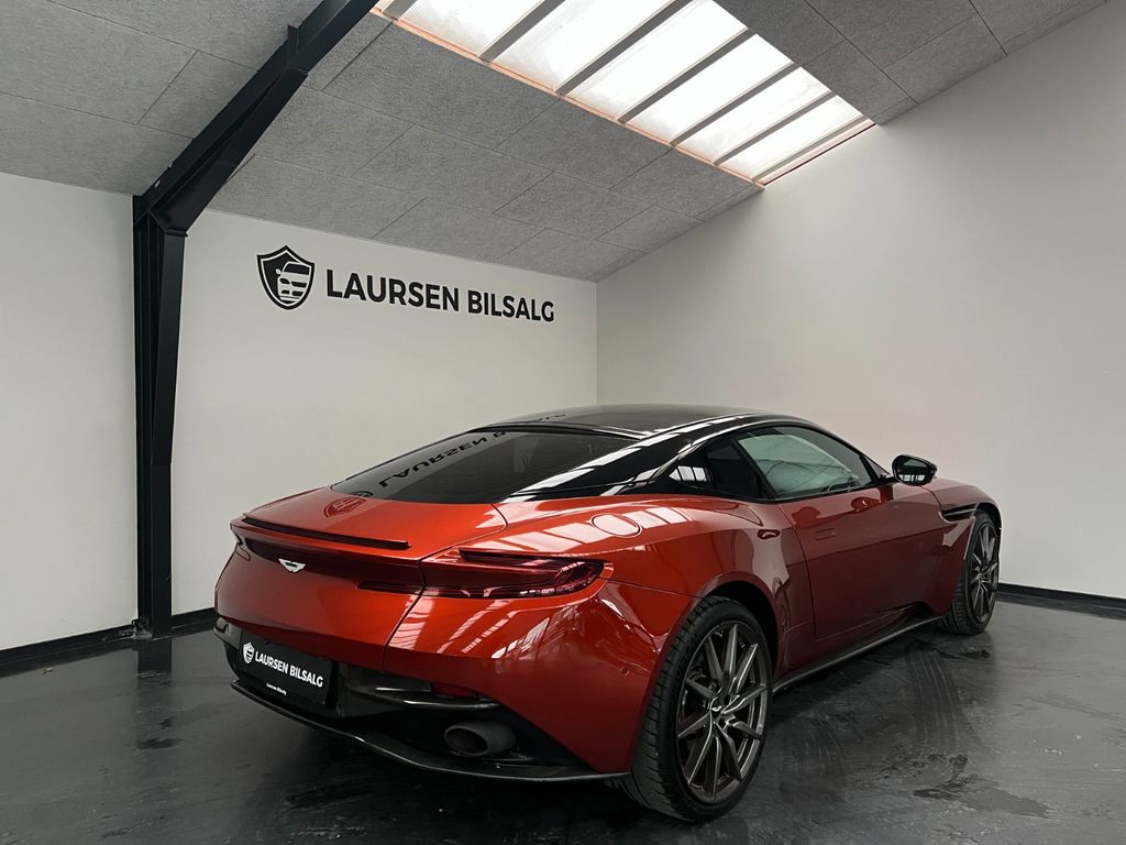 Aston Martin DB11 2017