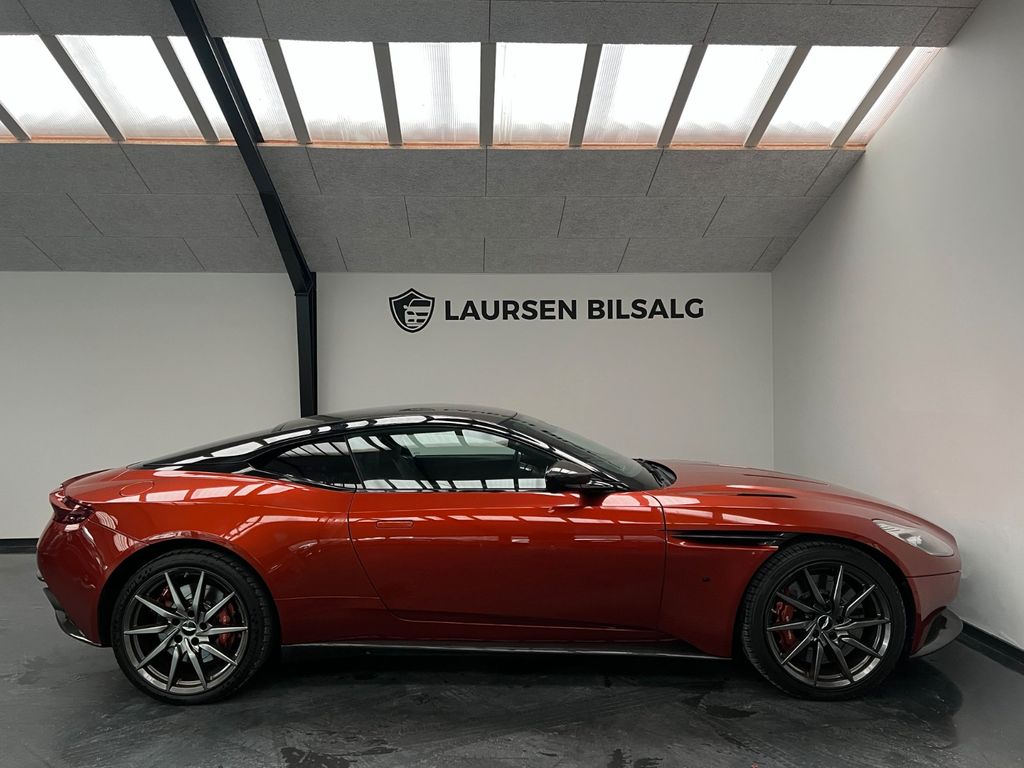 Aston Martin DB11 2017