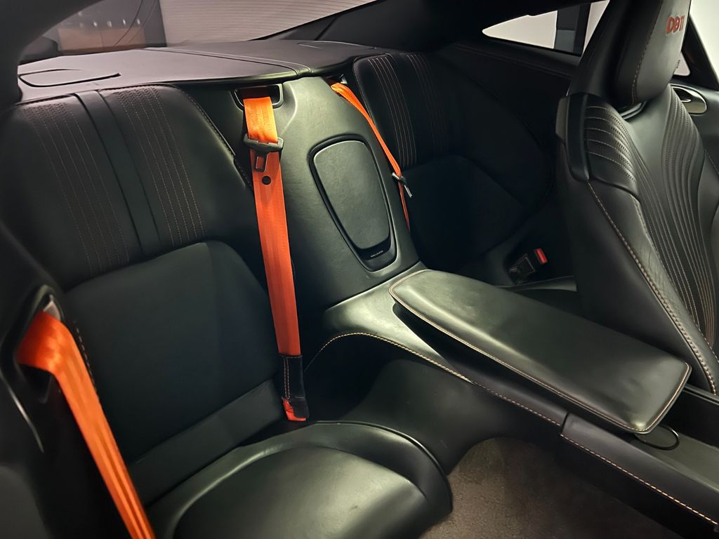 Aston Martin DB11 2017