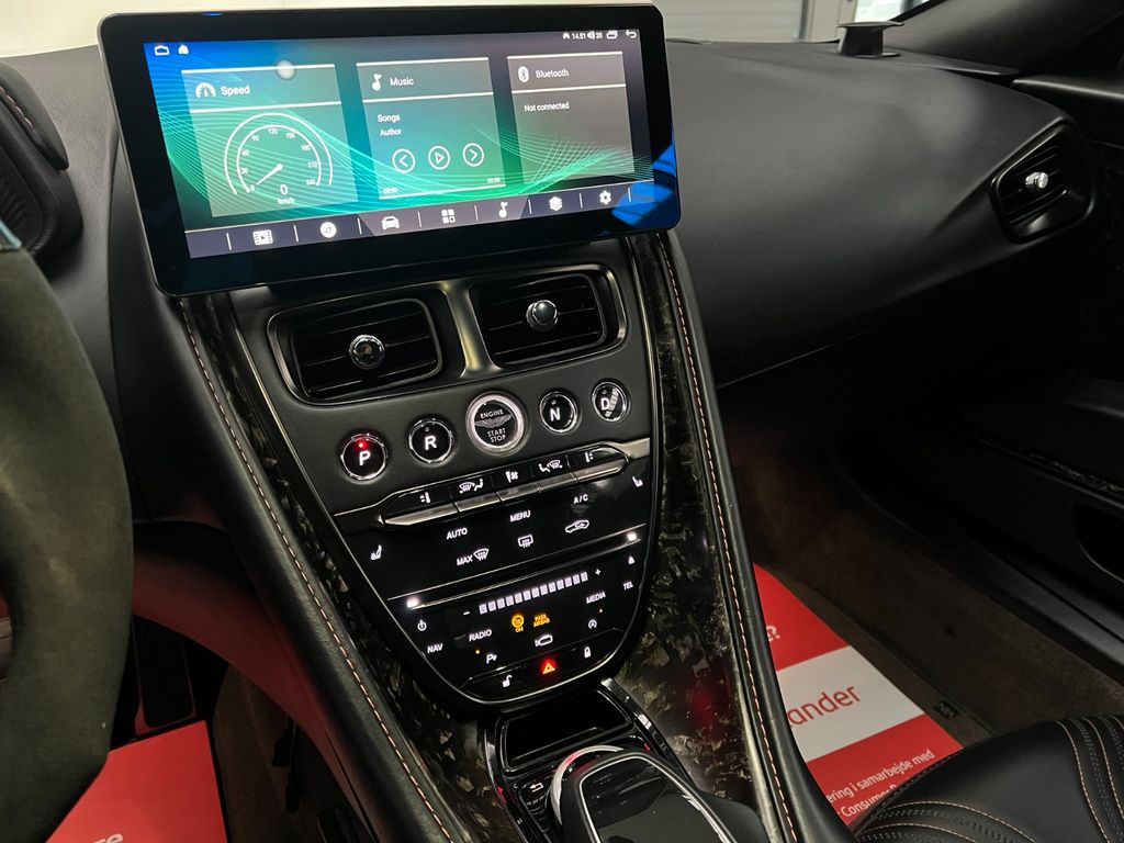 Aston Martin DB11 2017