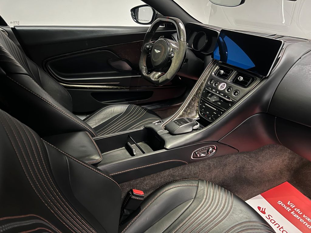 Aston Martin DB11 2017
