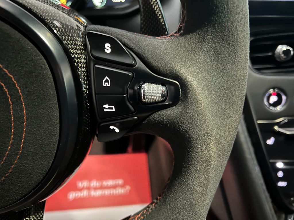 Aston Martin DB11 2017