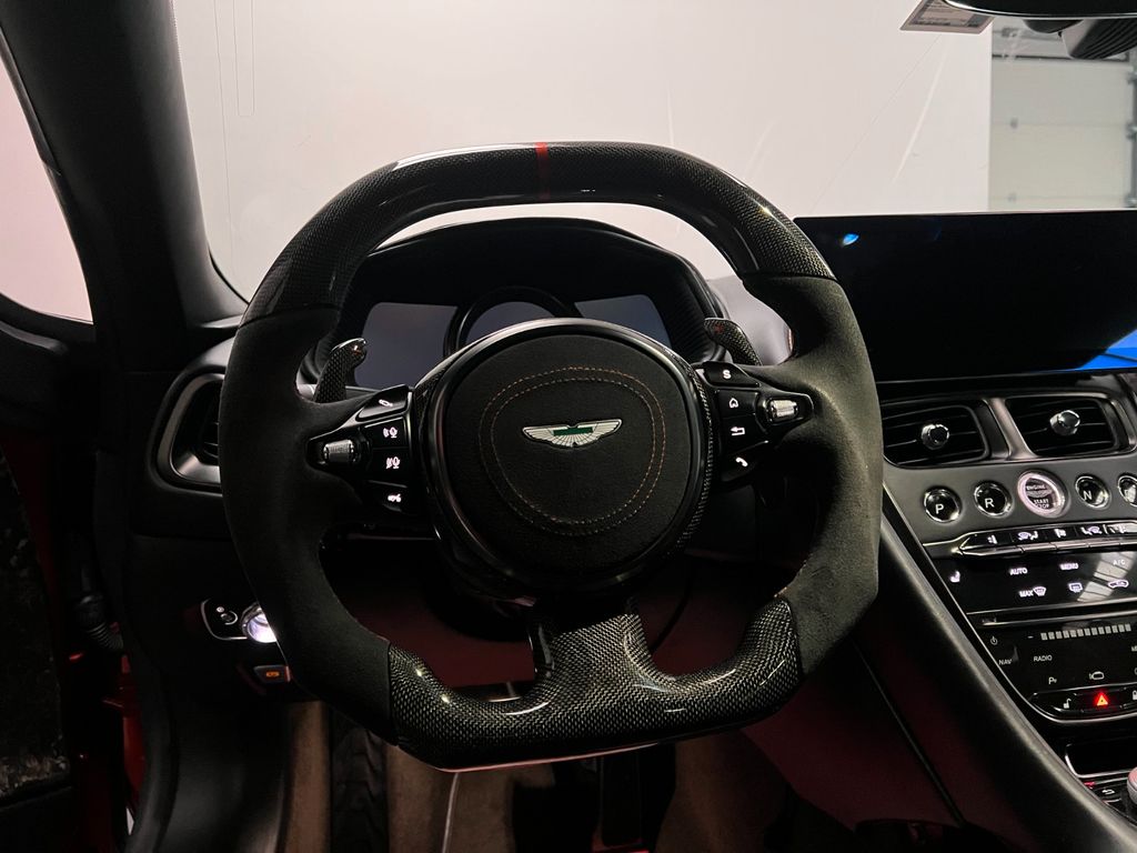 Aston Martin DB11 2017