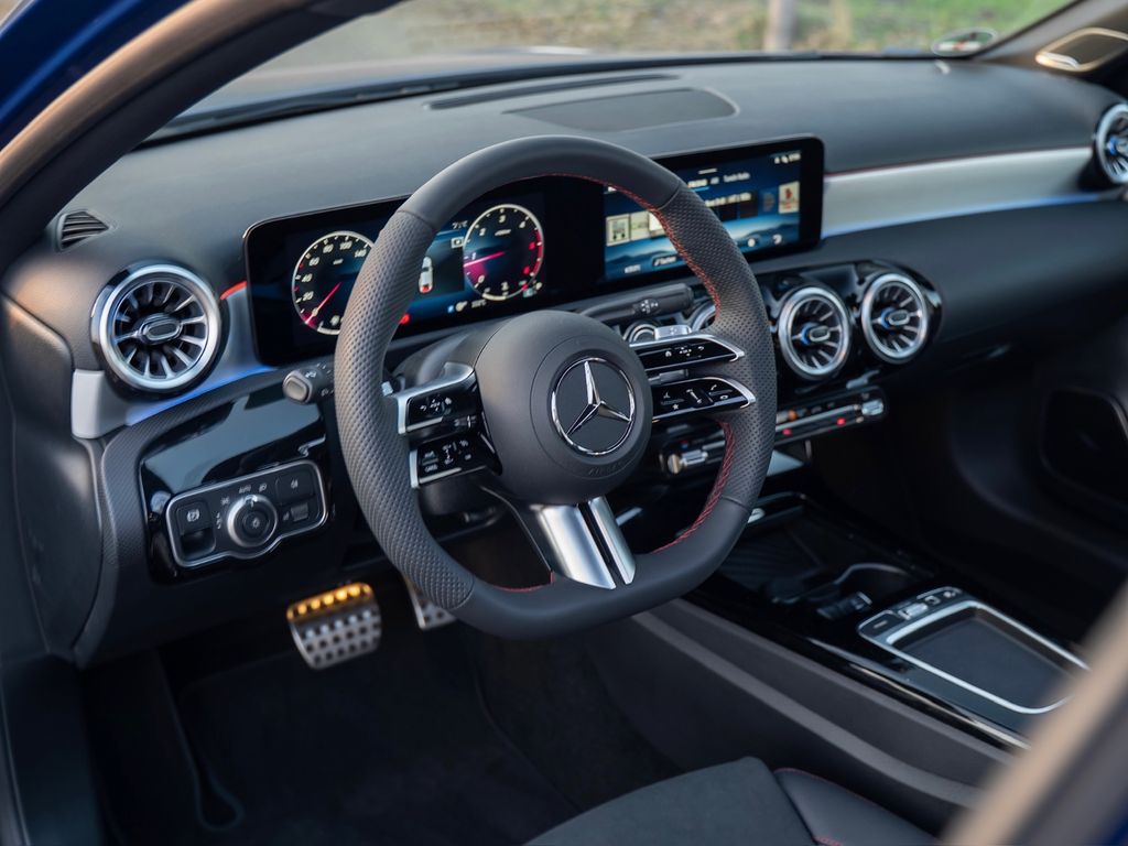 Mercedes-Benz A 200 2025