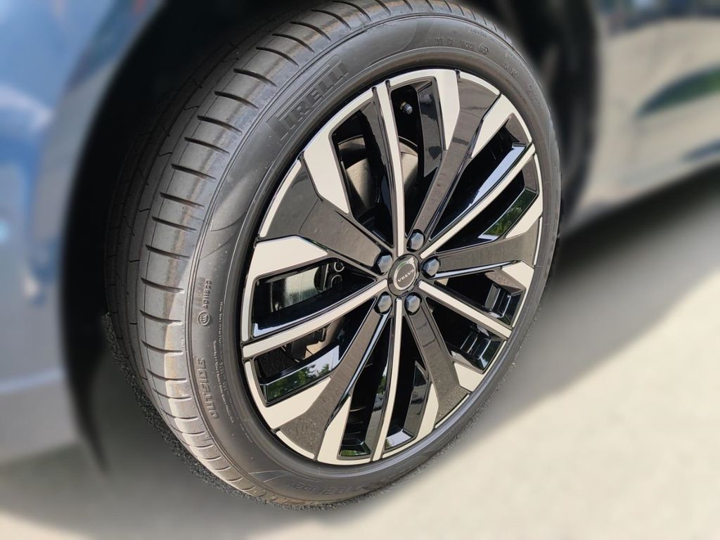 Volvo XC60 2025
