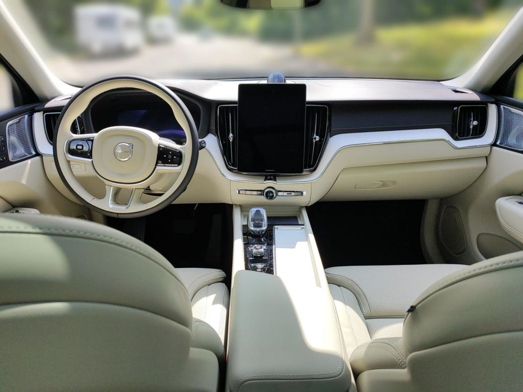 Volvo XC60 2025