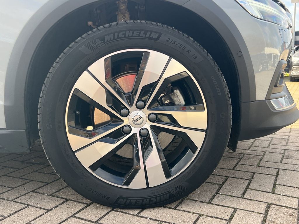 Volvo V60 Cross Country 2023