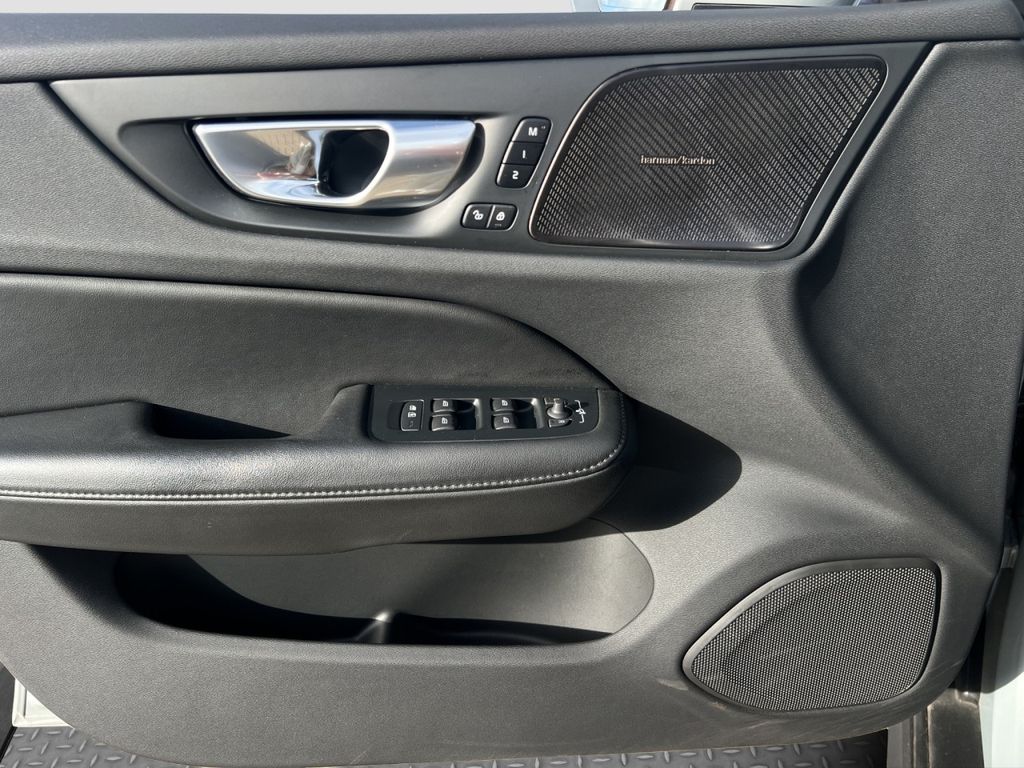 Volvo V60 Cross Country 2023