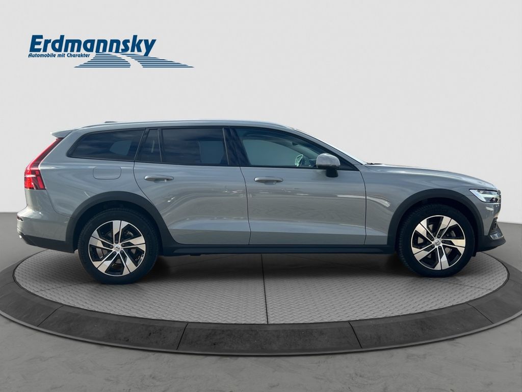 Volvo V60 Cross Country 2023