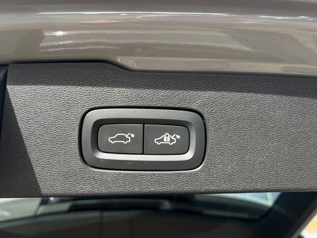 Volvo V60 Cross Country 2023