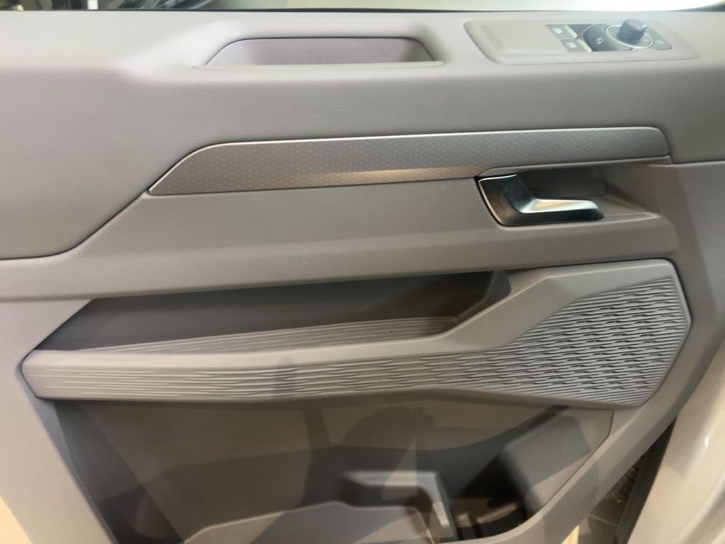 Volkswagen T7 Caravelle