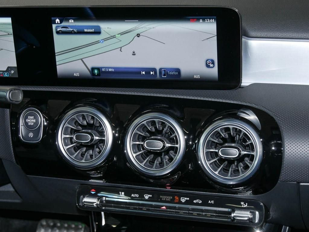 Mercedes-Benz A 220 2024