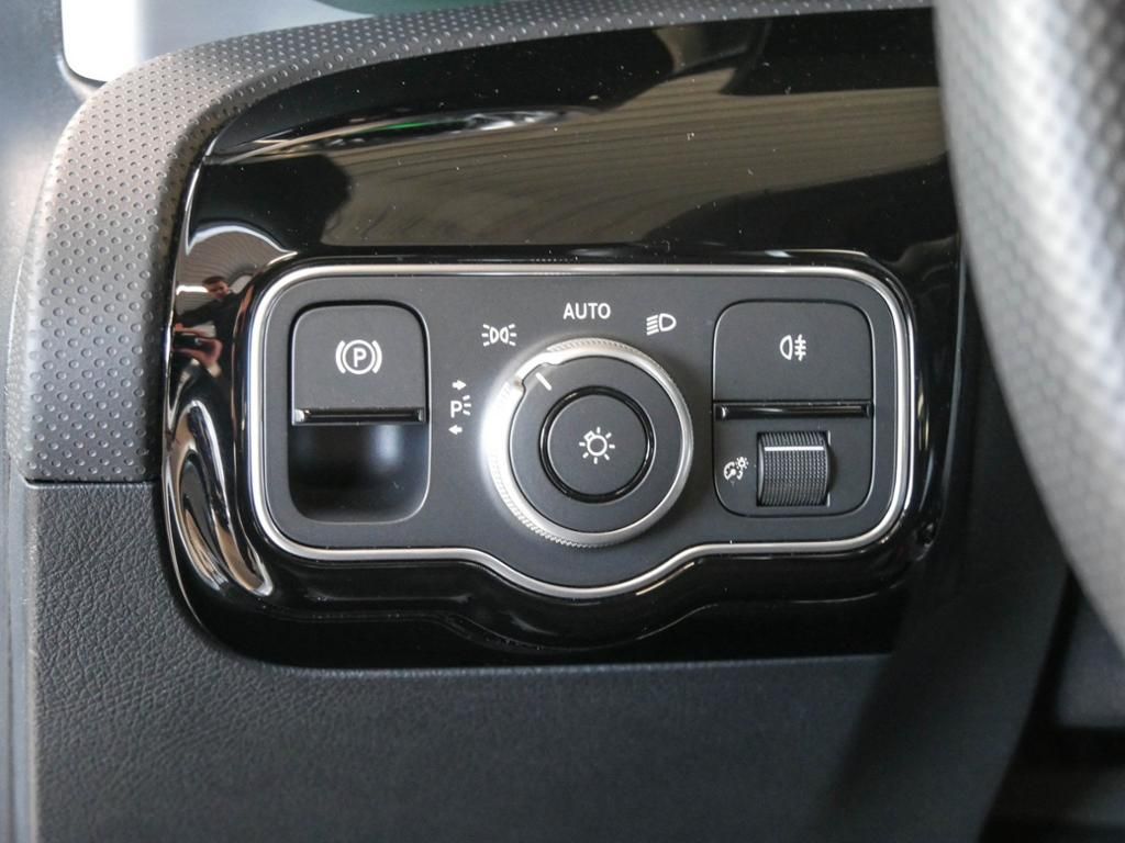 Mercedes-Benz A 220 2024