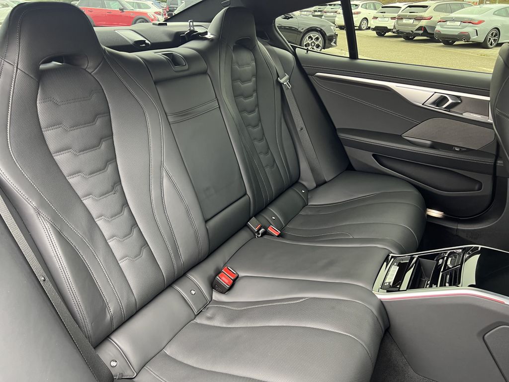 BMW M850 2024