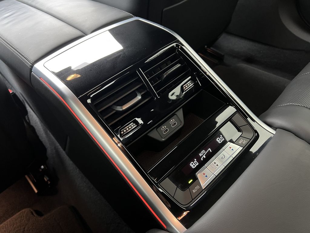BMW M850 2024