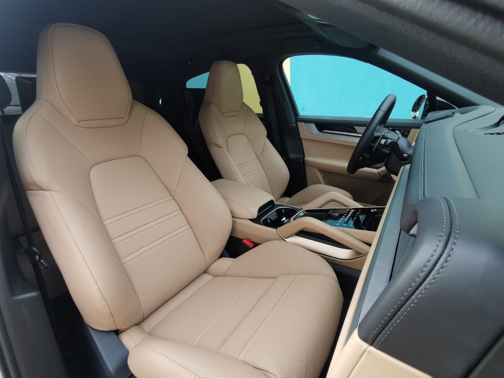 Porsche Cayenne 2025