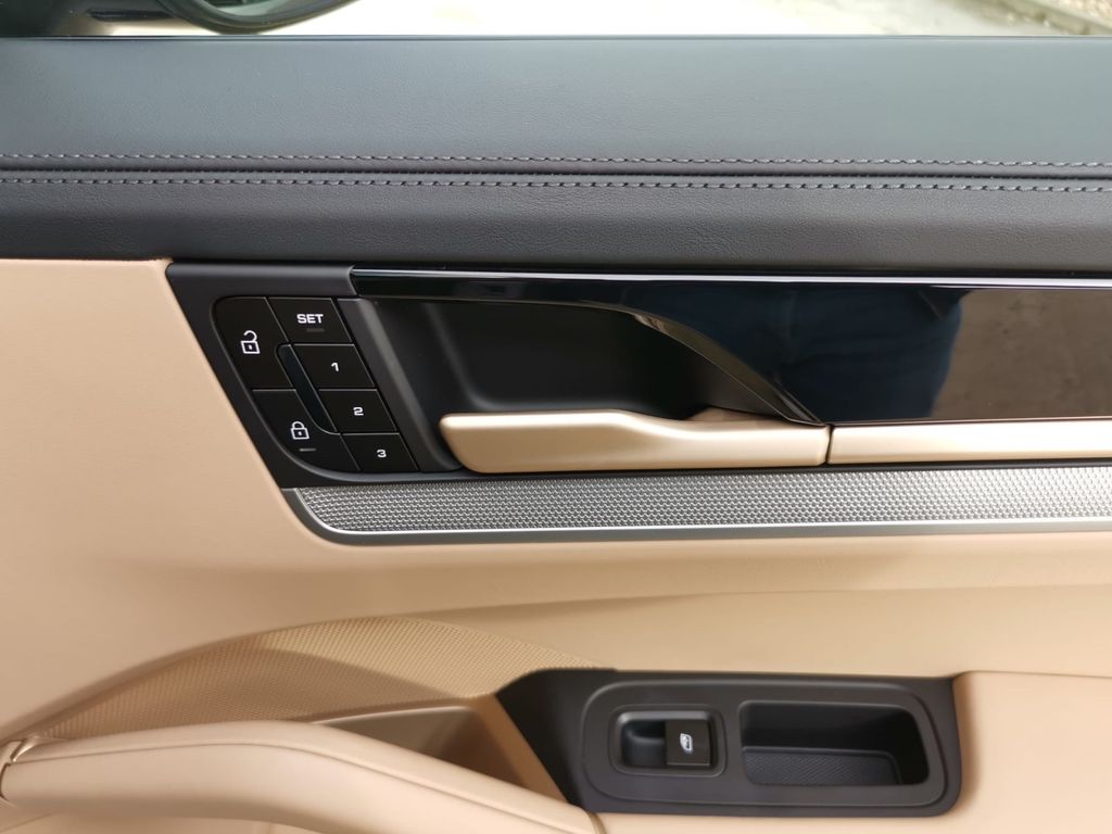 Porsche Cayenne 2025