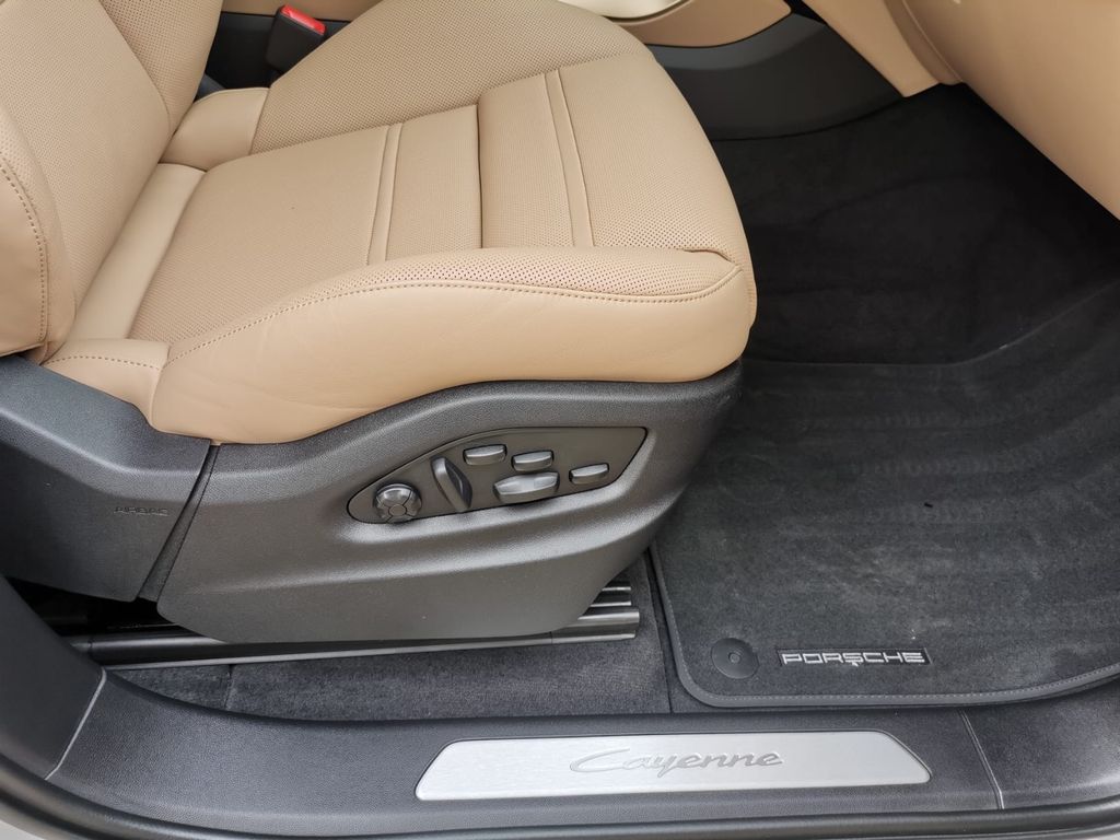 Porsche Cayenne 2025