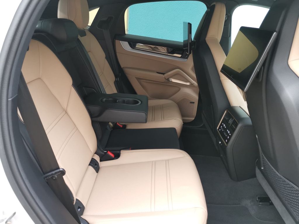 Porsche Cayenne 2025