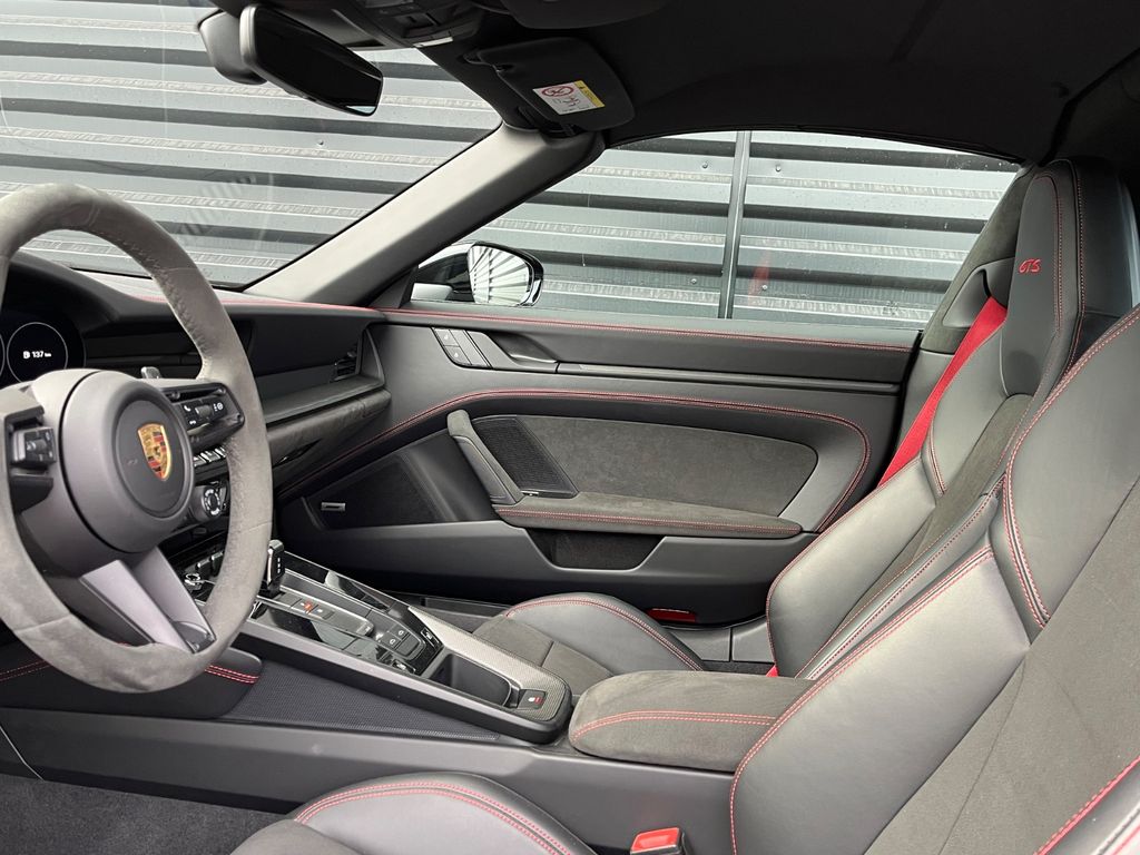 Porsche 992 2023