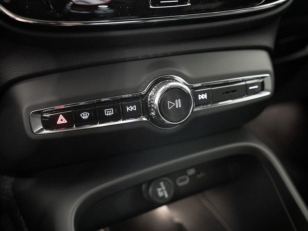 Volvo XC40 2025