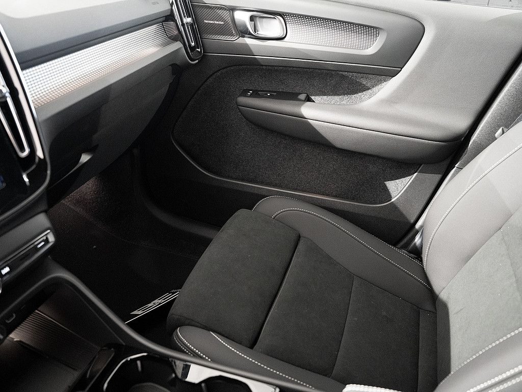 Volvo XC40 2025