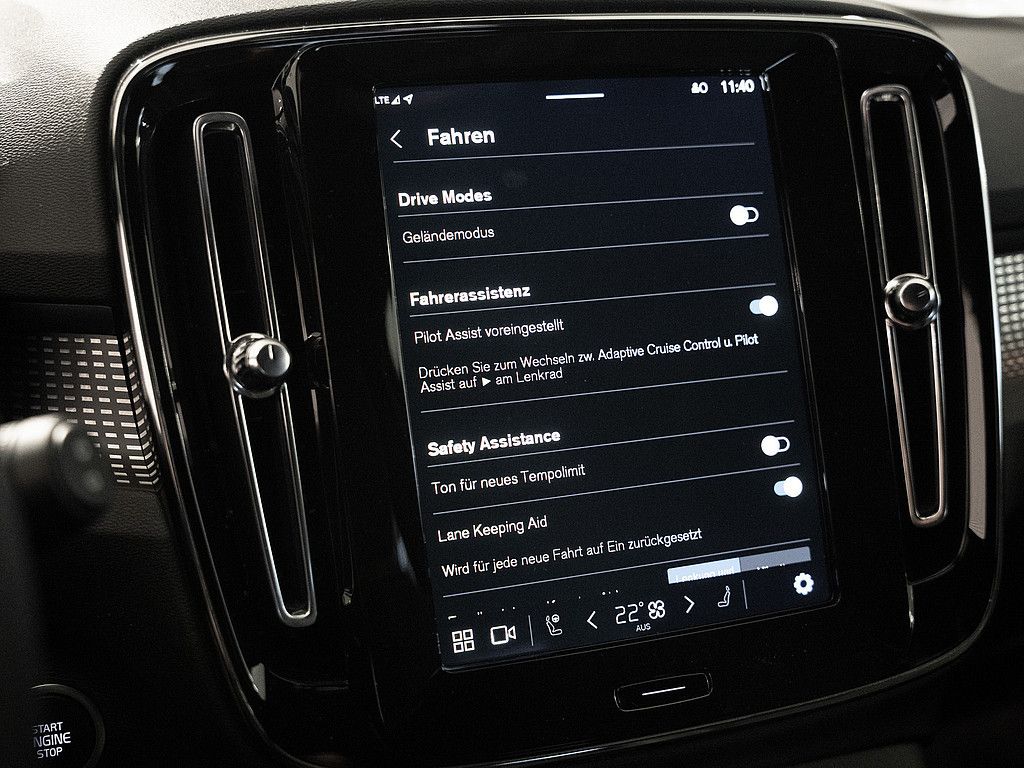 Volvo XC40 2025