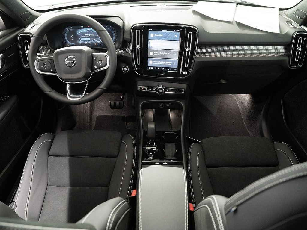 Volvo XC40 2025