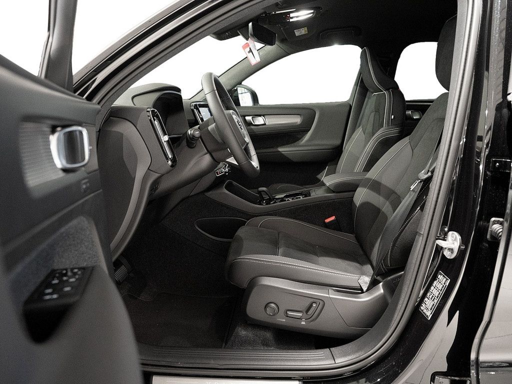 Volvo XC40 2025