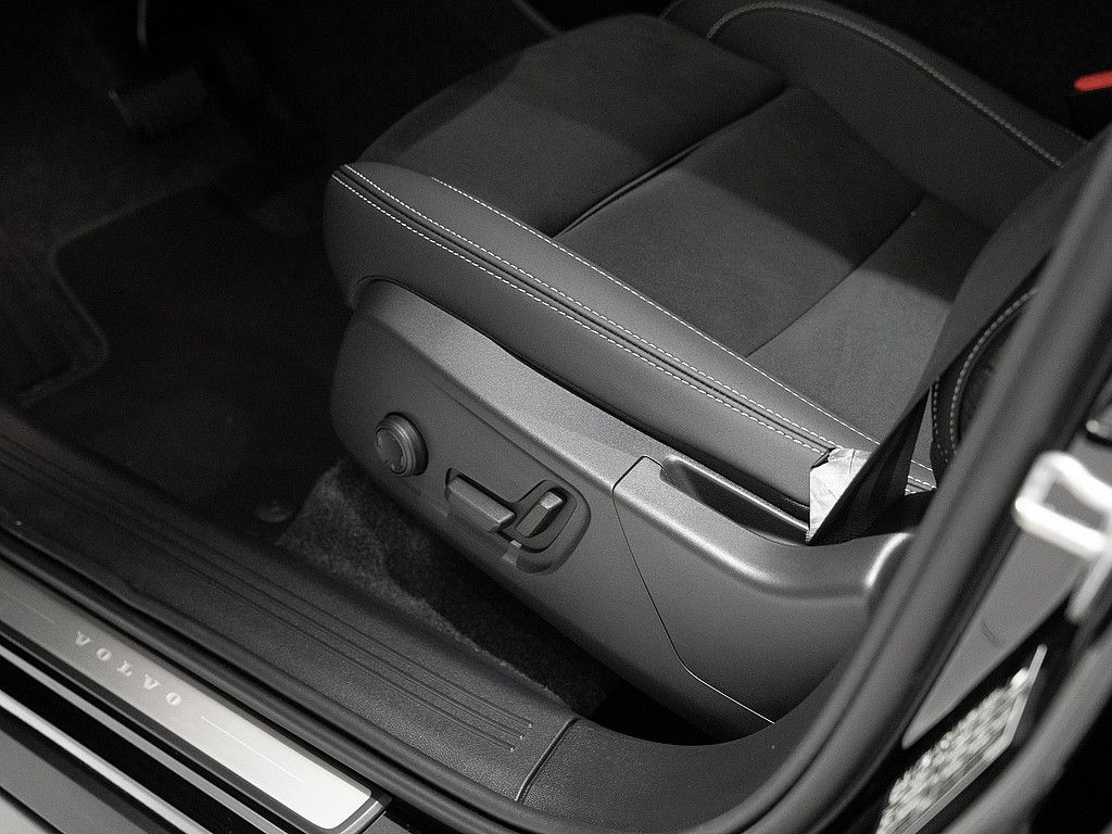 Volvo XC40 2025