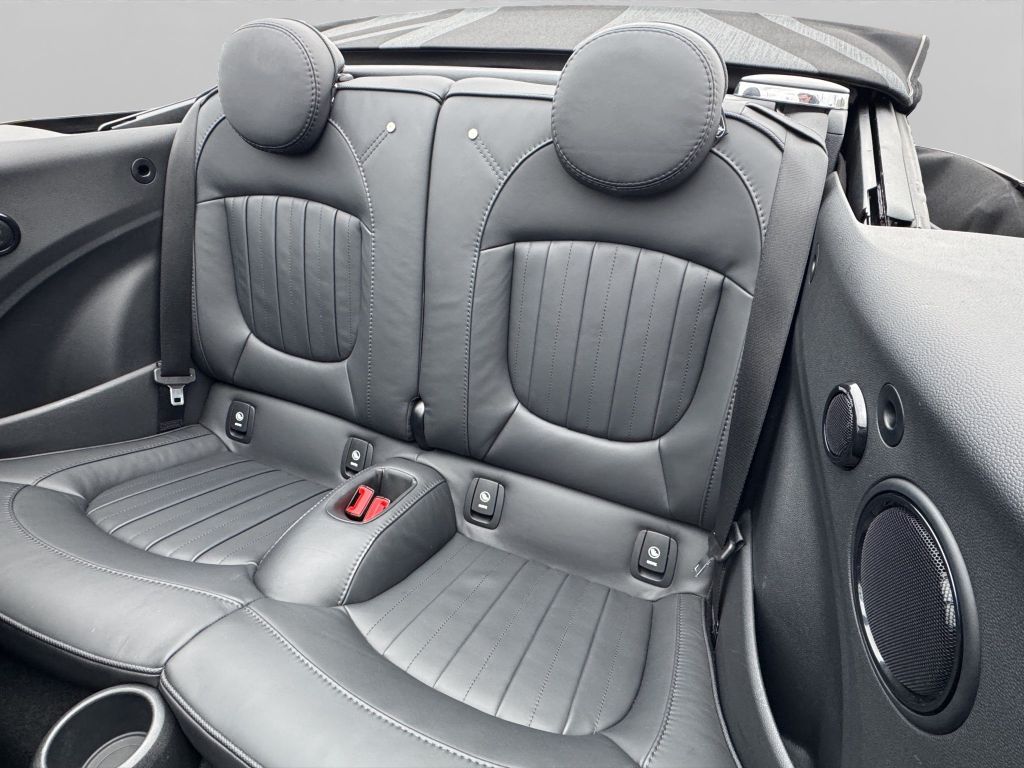 MINI Cooper Cabrio 2024
