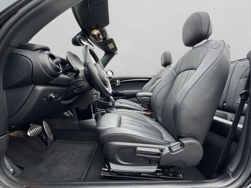 MINI Cooper Cabrio 2024