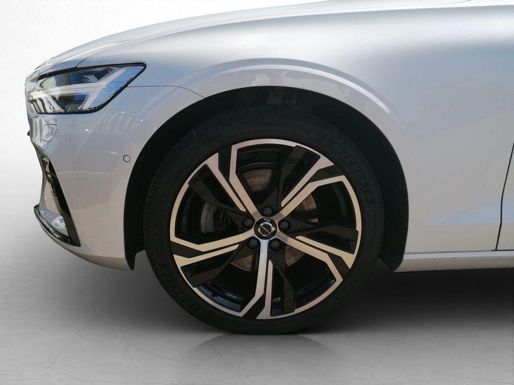 Volvo V60 2024