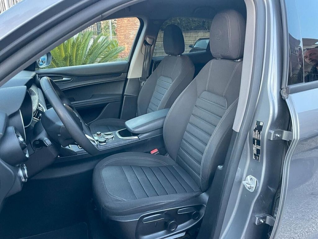 Alfa Romeo Stelvio 2021