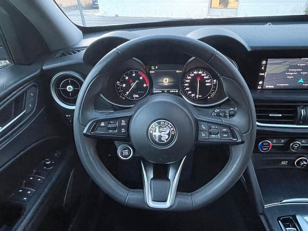 Alfa Romeo Stelvio 2021