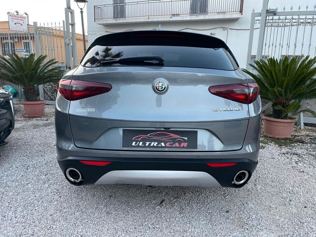 Alfa Romeo Stelvio 2021