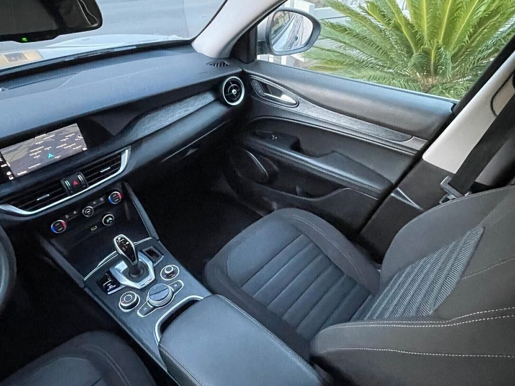 Alfa Romeo Stelvio 2021