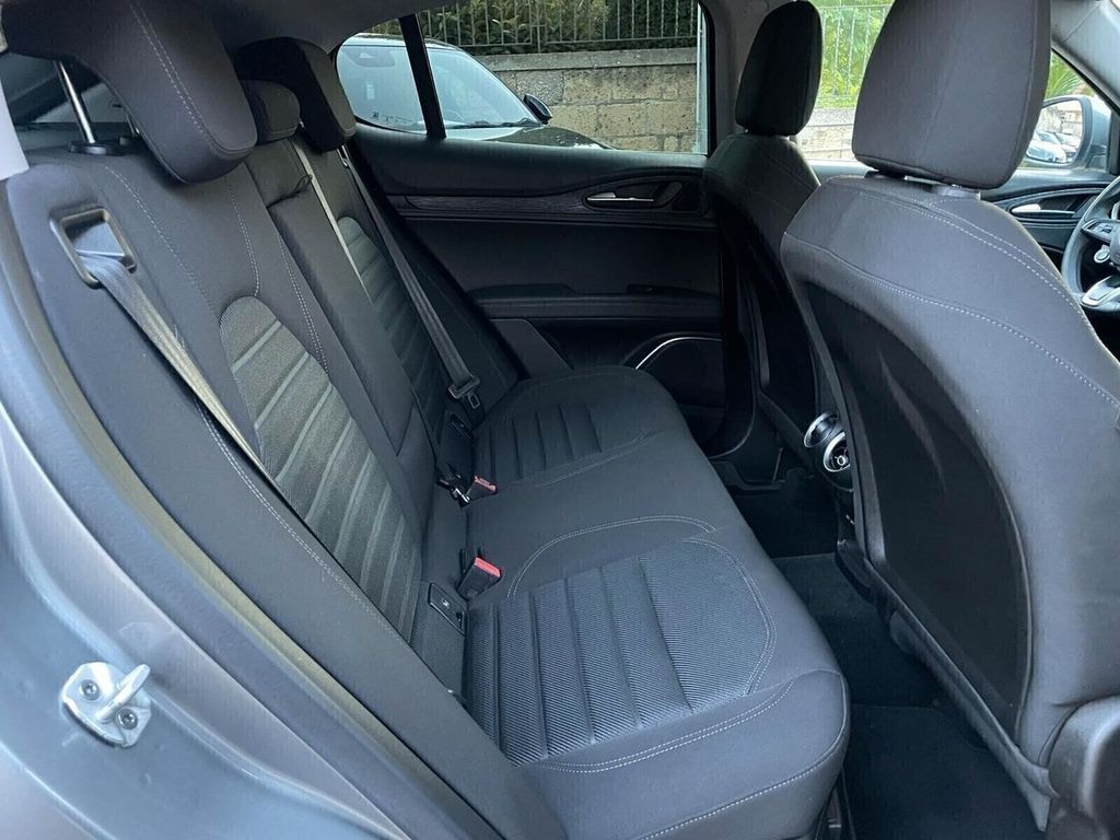 Alfa Romeo Stelvio 2021