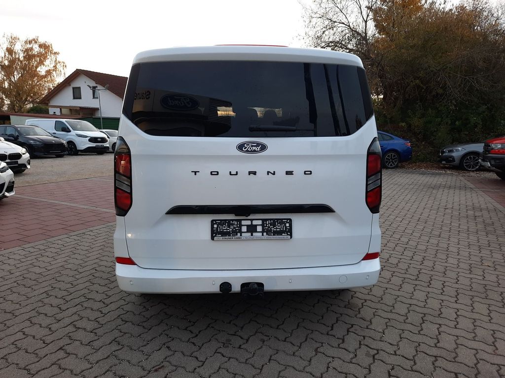 Ford Tourneo Custom 2025