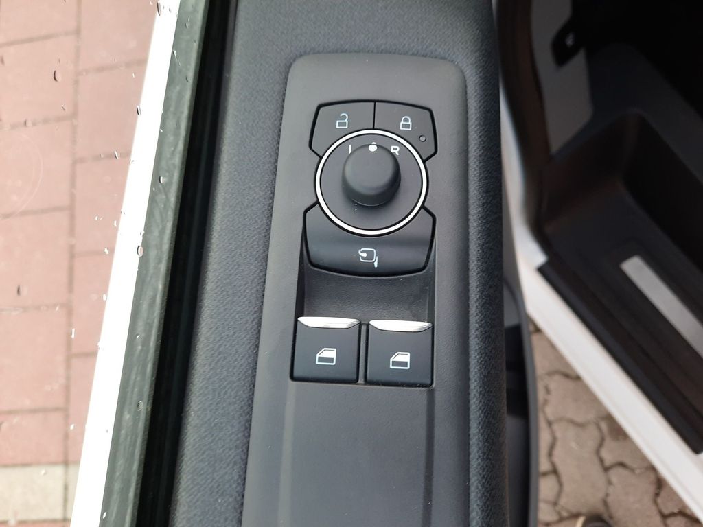 Ford Tourneo Custom 2025