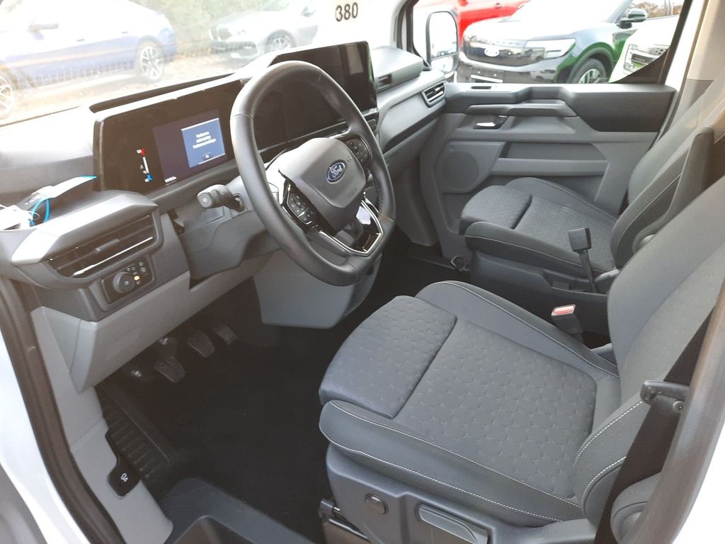 Ford Tourneo Custom 2025