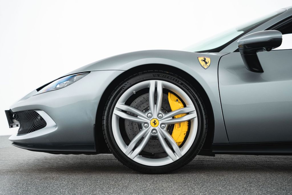 Ferrari 296 GTS 2024