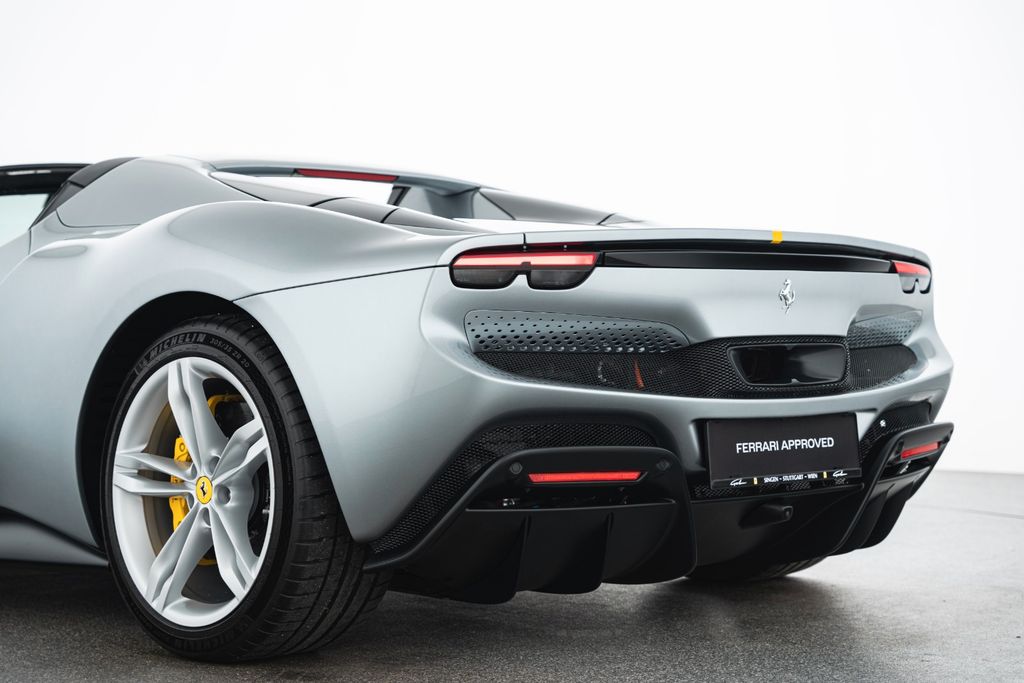 Ferrari 296 GTS 2024